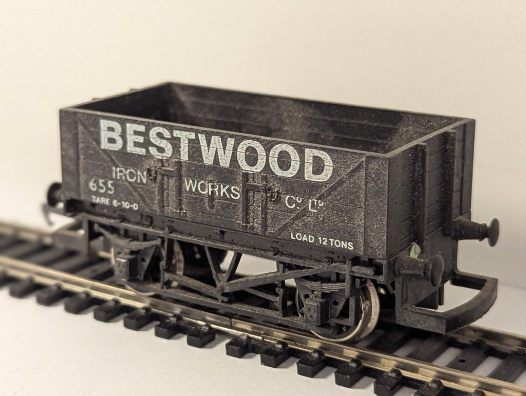 Hornby R009-020 OO Gauge Bestwood Iron Works 5 Plank Wagon weathered