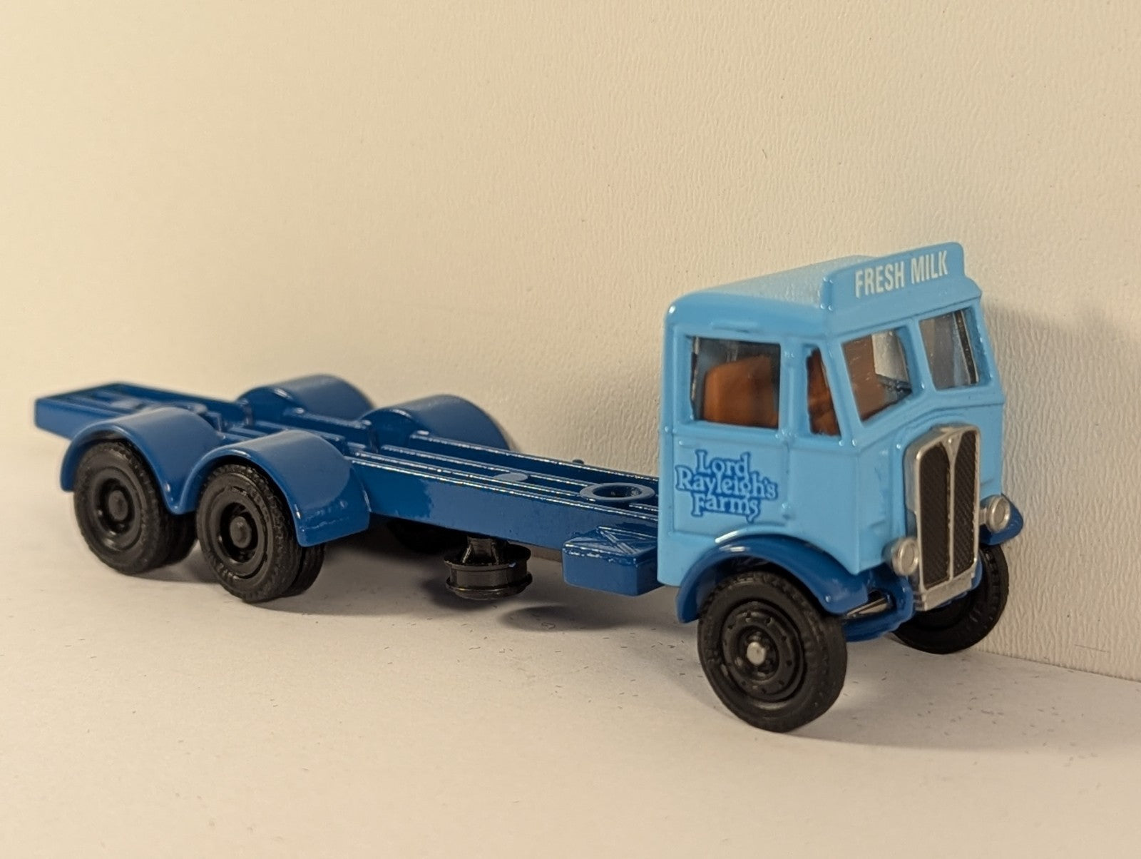 Exclusive First Editions (EFE) AEC Mammoth Major 6-Wheel Rigid Chassis – 1:76