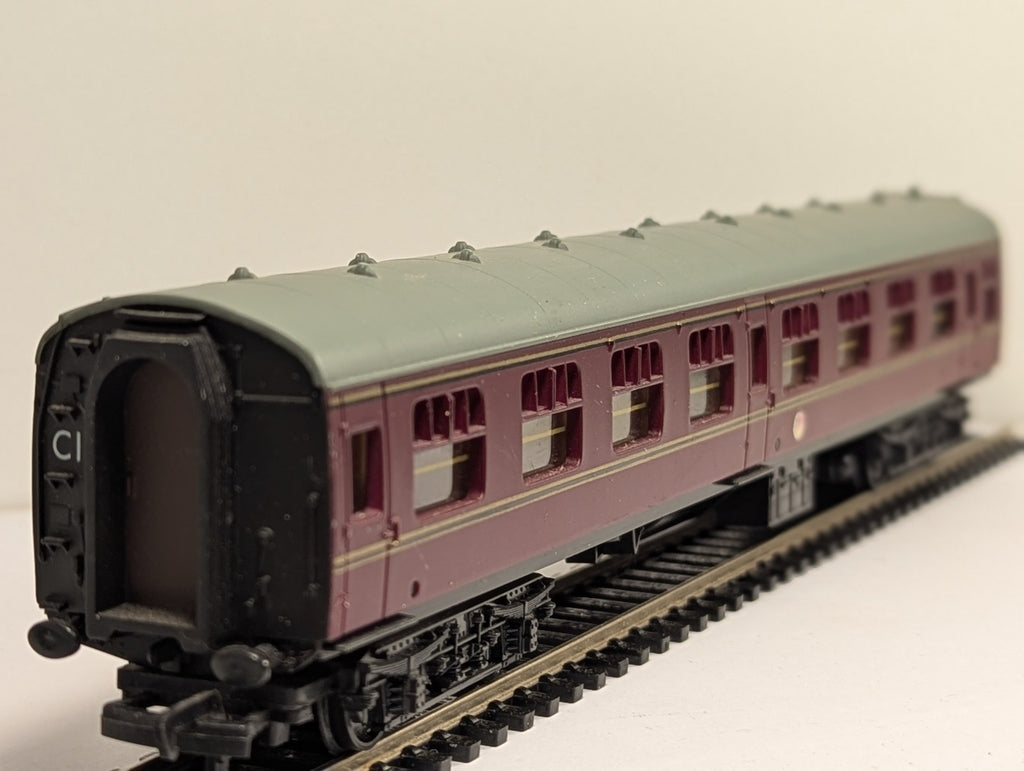 Mainline OO Gauge BR Second Class Composite Coach Maroon - Boxed