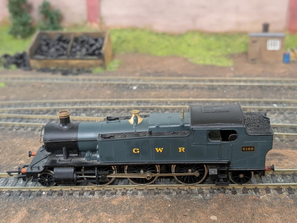 Mainline 937083 Class 61xx 2-6-2T 6169 in GWR green OO Gauge