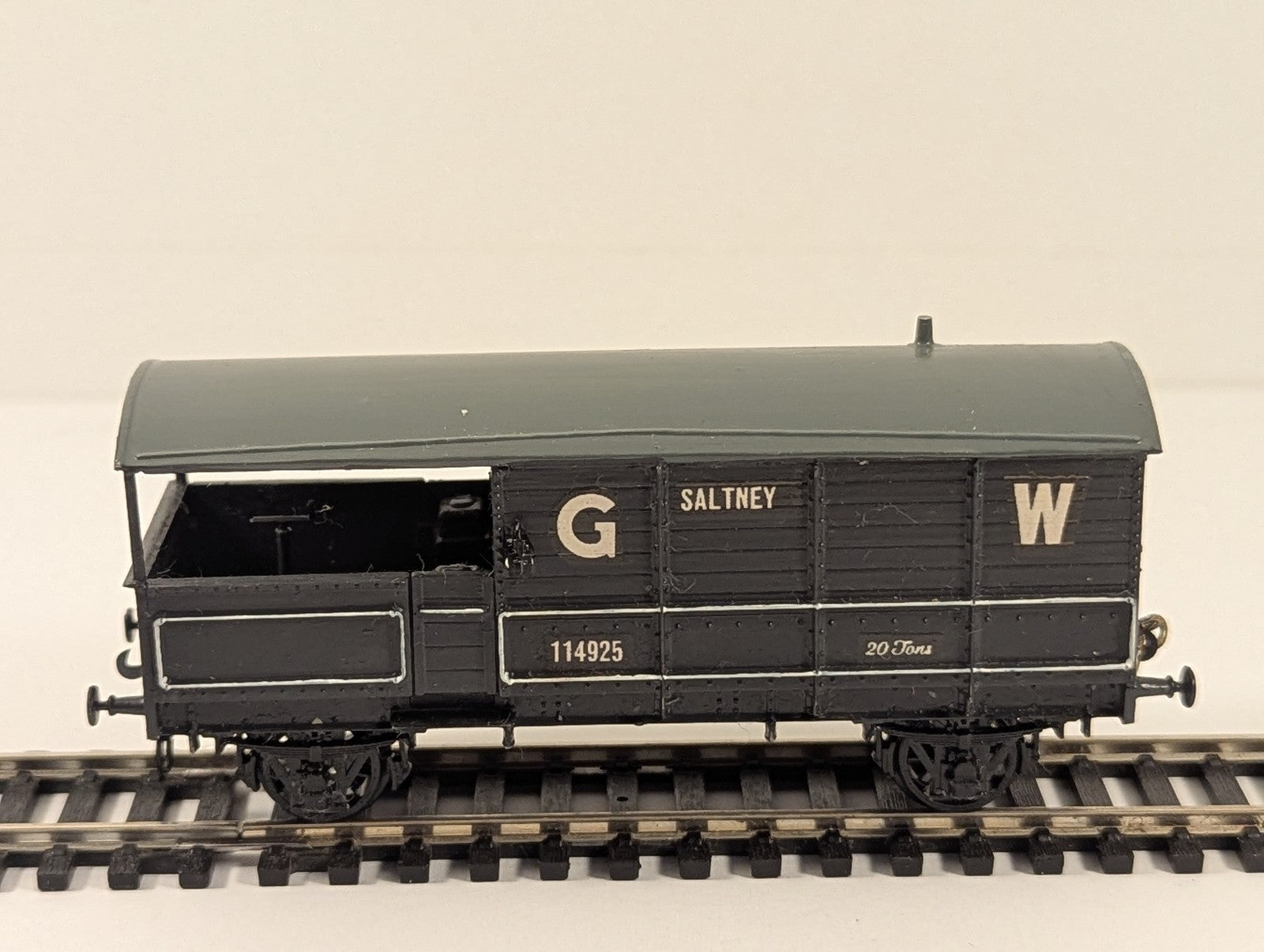Kit Built OO Gauge GWR Toad Brake Van 'Saltney' 114925 GWR Grey