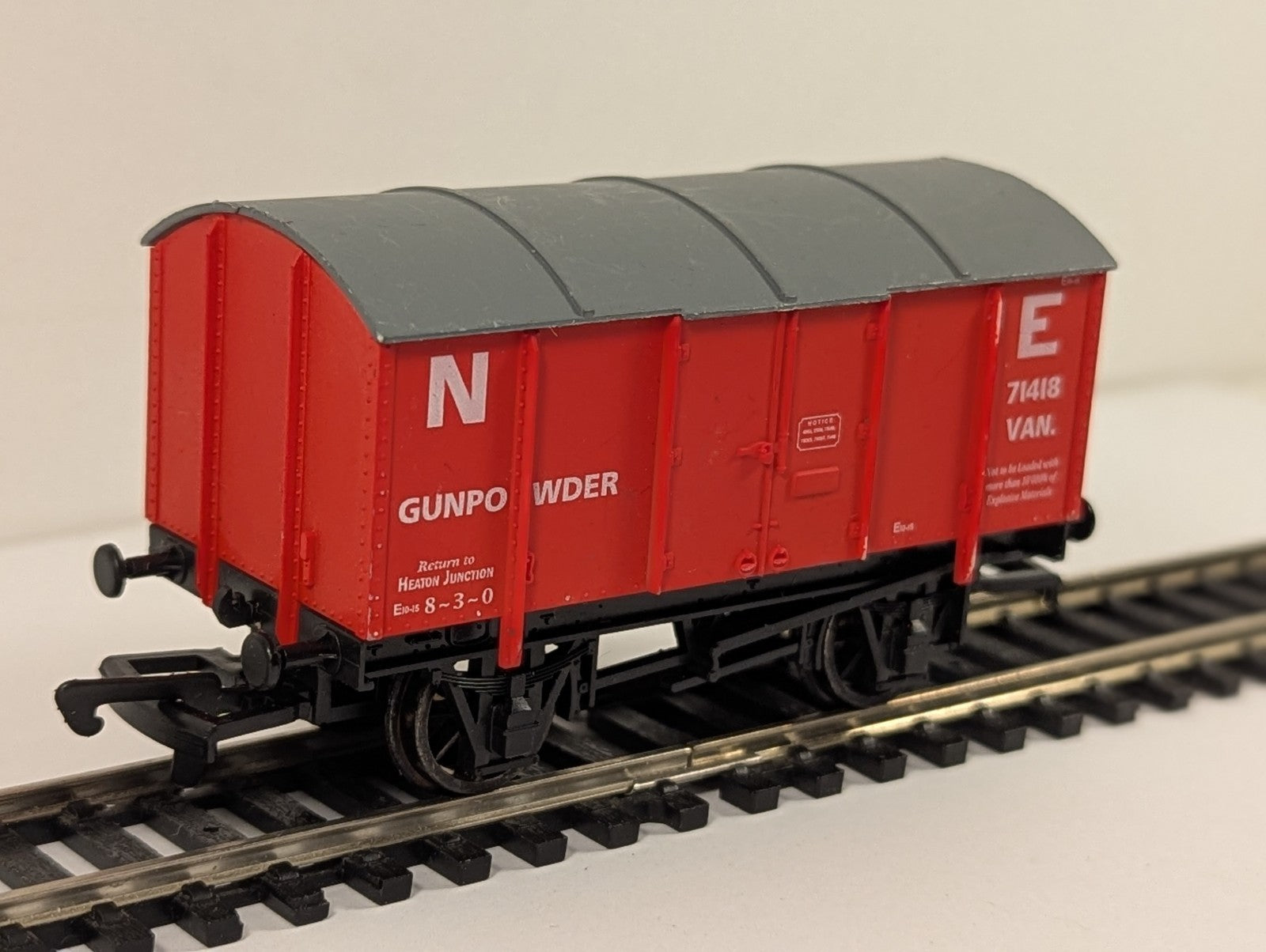 Dapol OO Gauge North Eastern Railway Gunpowder Van