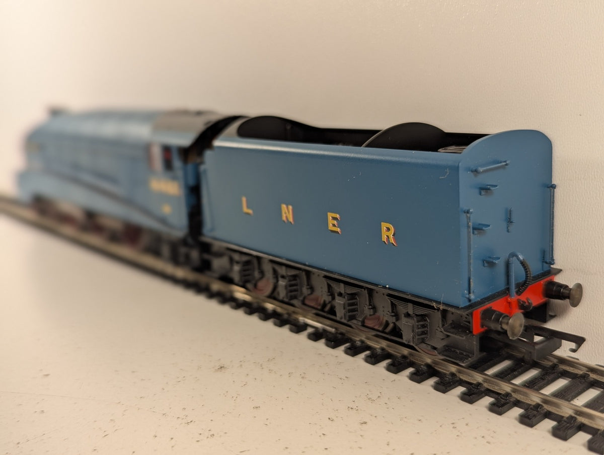 Hornby OO Gauge Class A4 'Mallard' Steam Locomotive 4468 LNER Garter Blue R2339