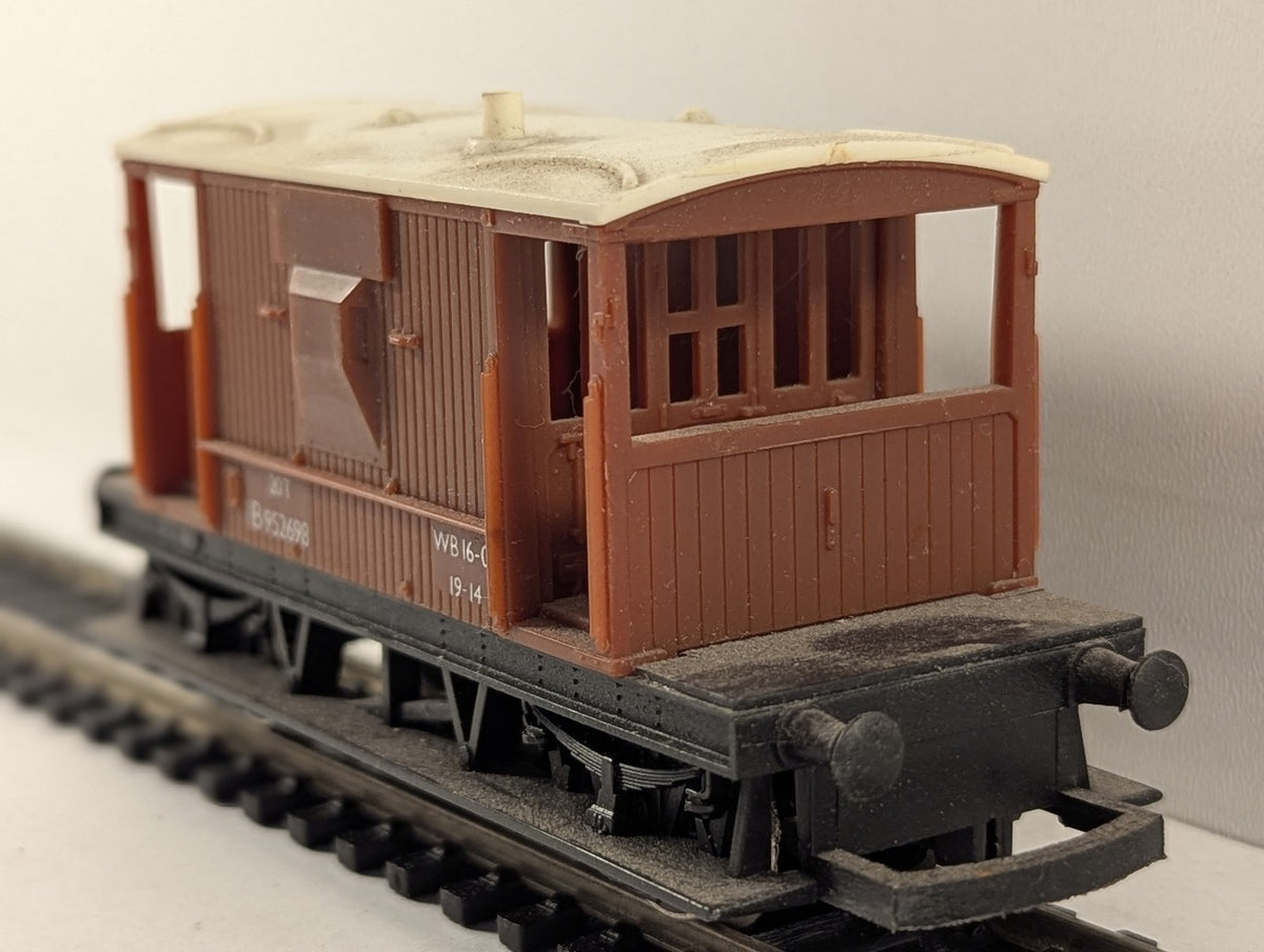 Hornby OO Gauge BR 20 Ton Brake Van B952698 BR Bauxite R16