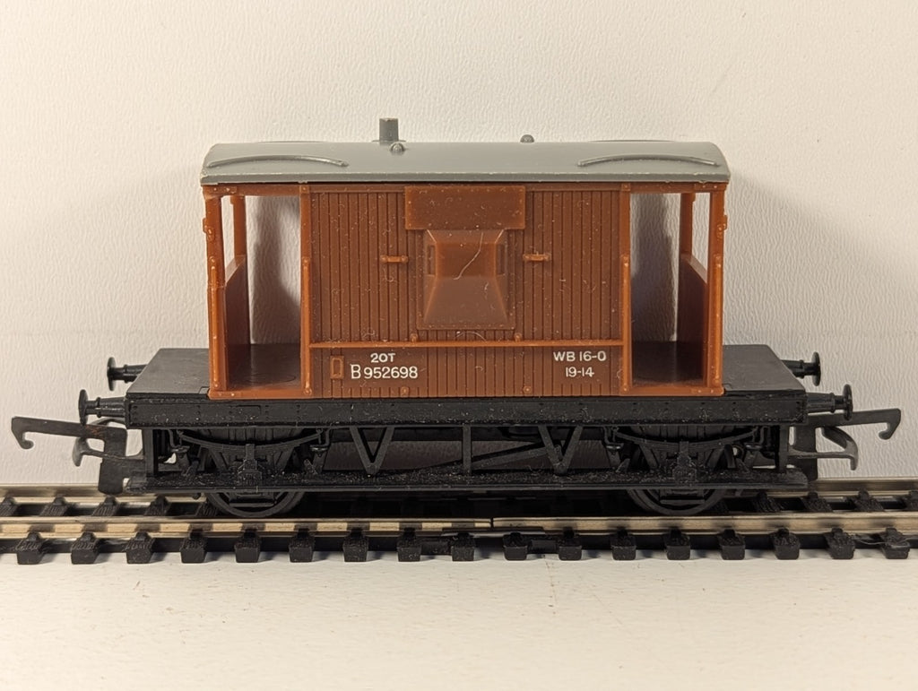 Tri-ang R016 BR 20 Ton Standard Brake Van Brown