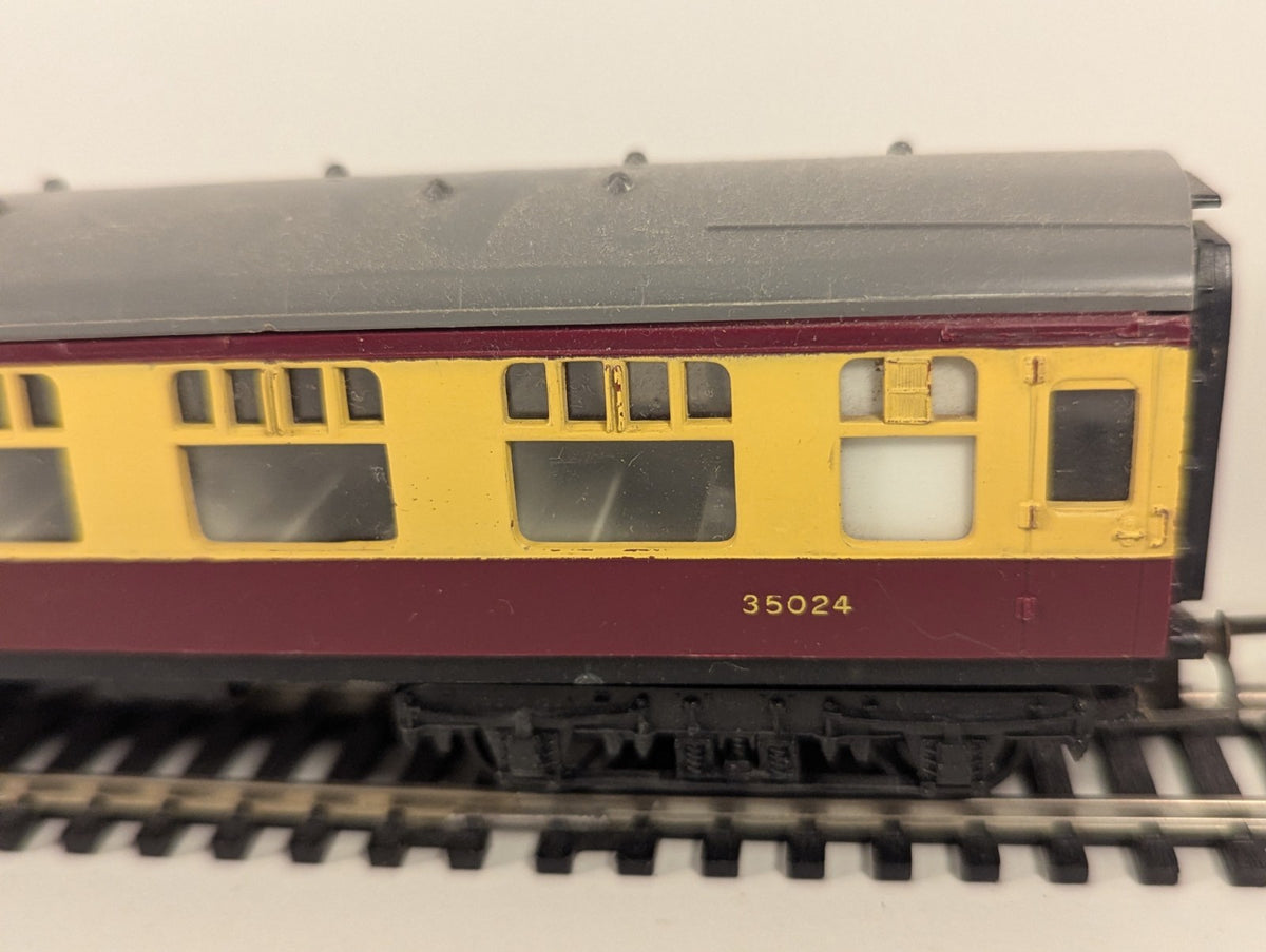 Tri-ang R383 OO Gauge BR Mk1 Brake Second Coach 35024 – Maroon & Cream