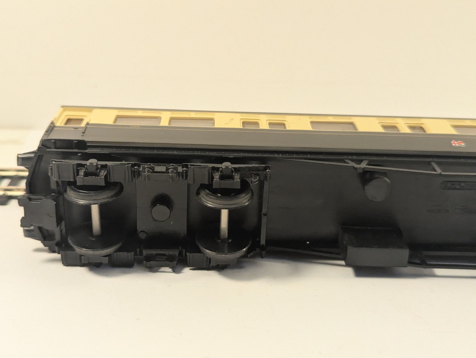 Hornby OO Gauge GWR Autocoach No. 190 - Missing Buffer