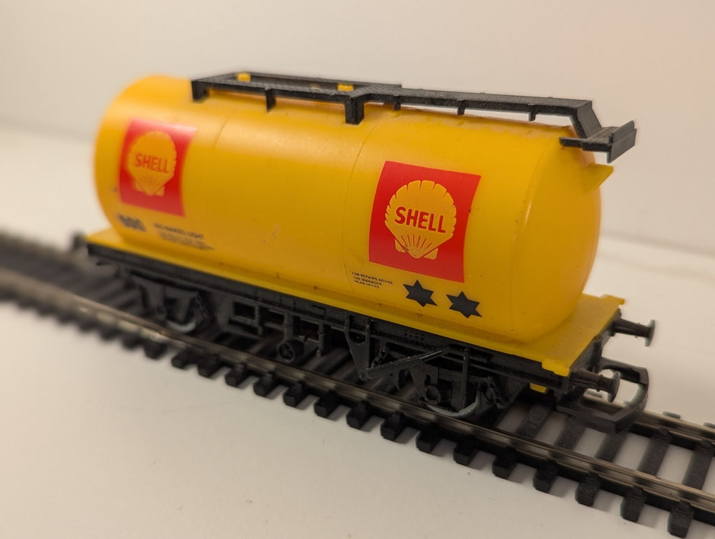 Hornby R720 OO Gauge TTA Tank Wagon – Yellow ‘Shell’