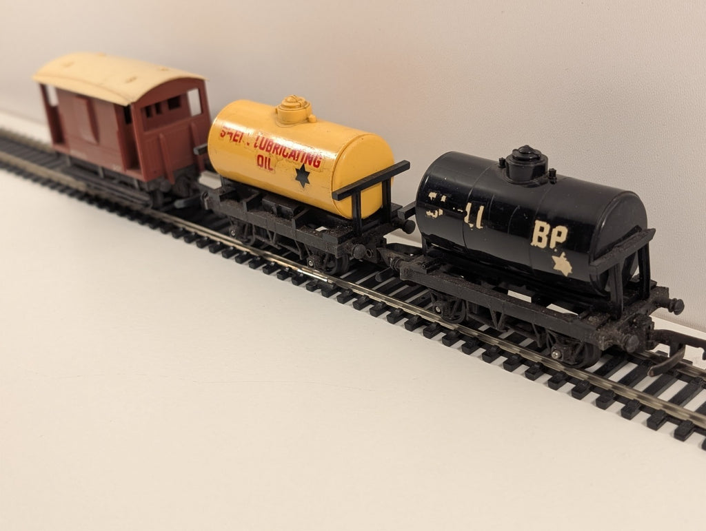 Tri-ang Rake of 3 Wagons – OO Gauge