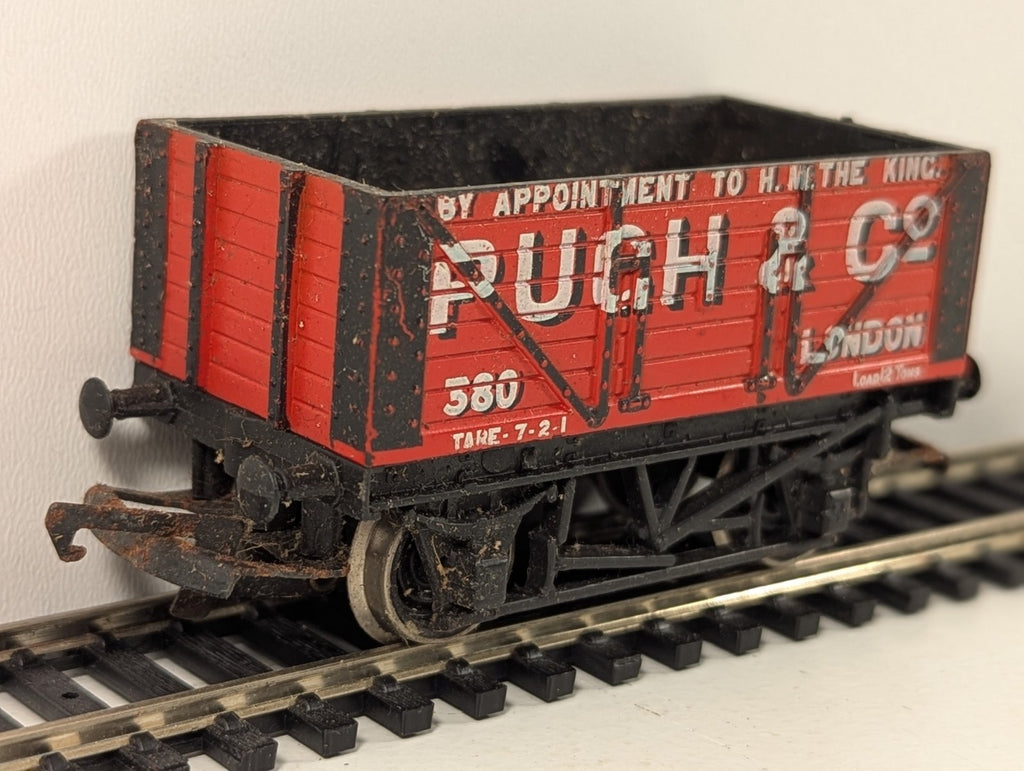 Hornby R010 OO Gauge Pugh & Co 12 Ton Coal Wagon