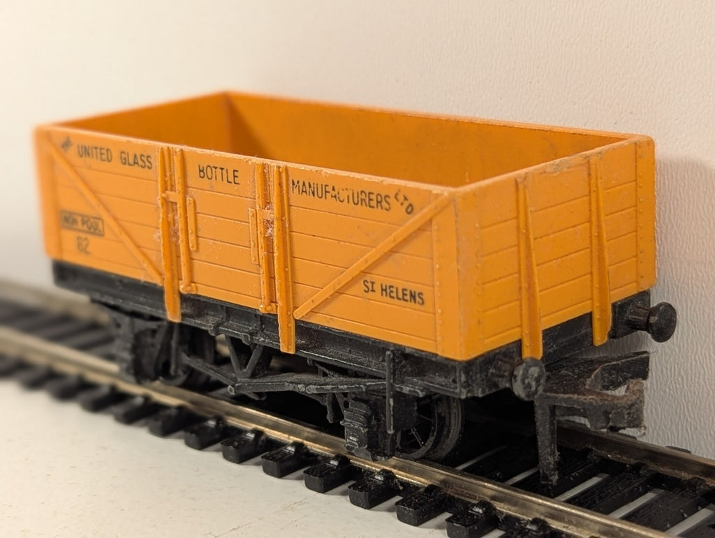 Hornby Dublo United Glass Bottle Manufacturers Wagon OO Gauge - Missing Buffer