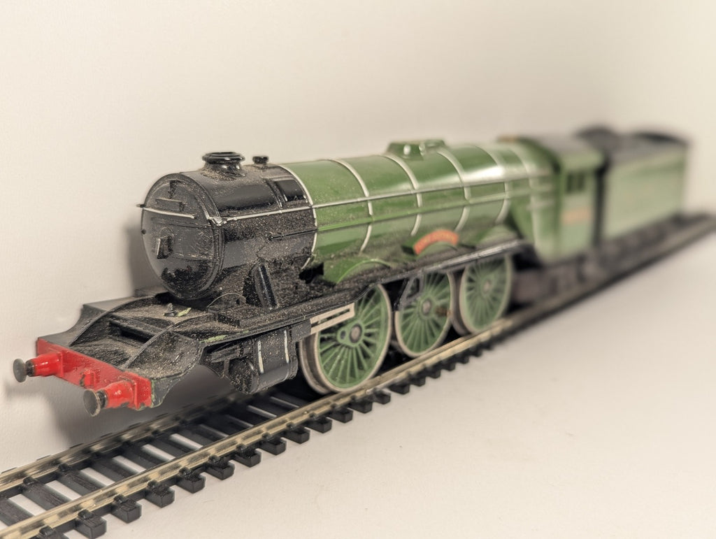 Hornby OO Gauge Flying Scotsman Steam Locomotive 4472 LNER Green Poor Runner