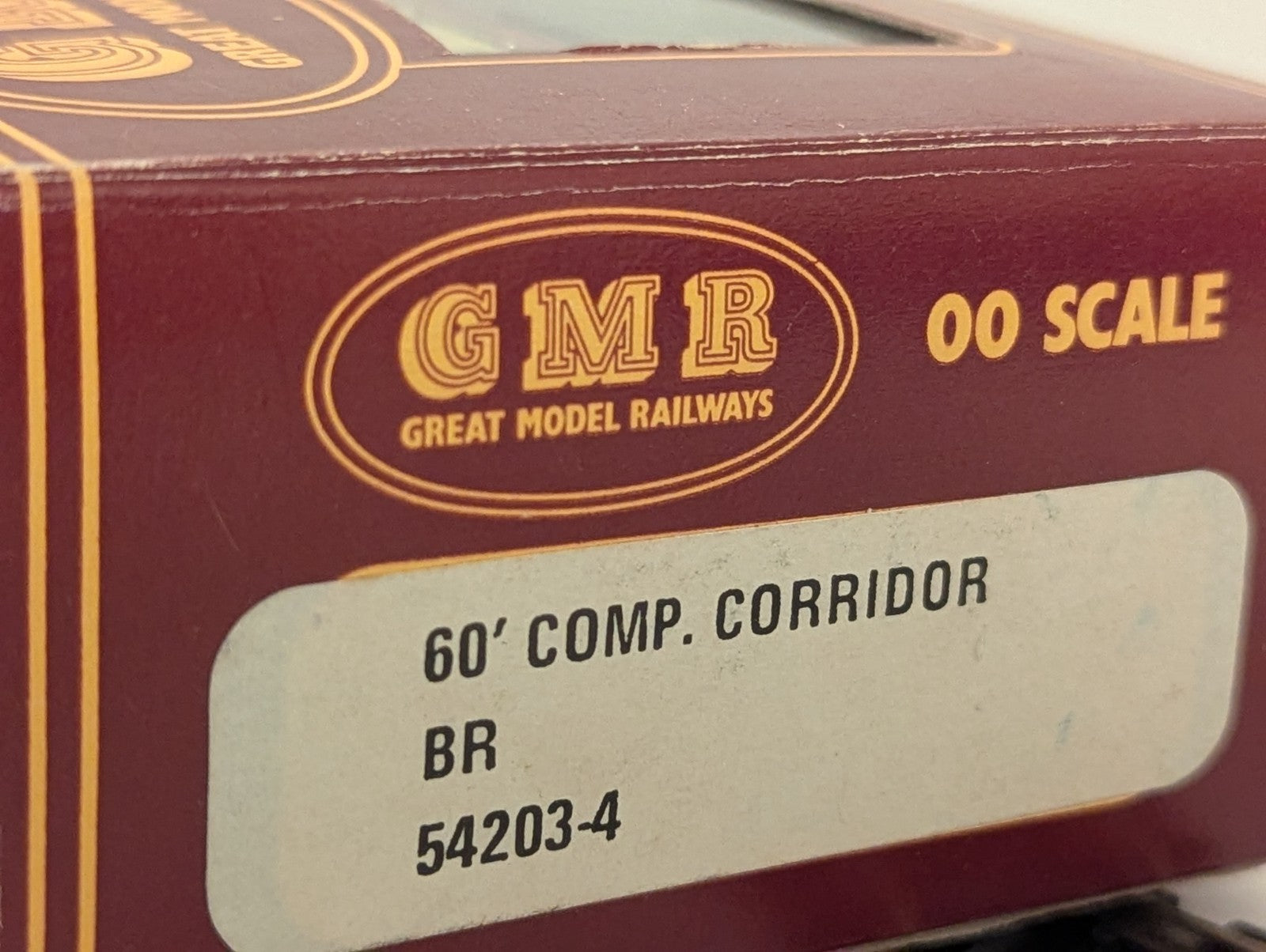 GMR Airfix 54203-4 OO Gauge BR Blood & Custard Composite Corridor Coach Boxed