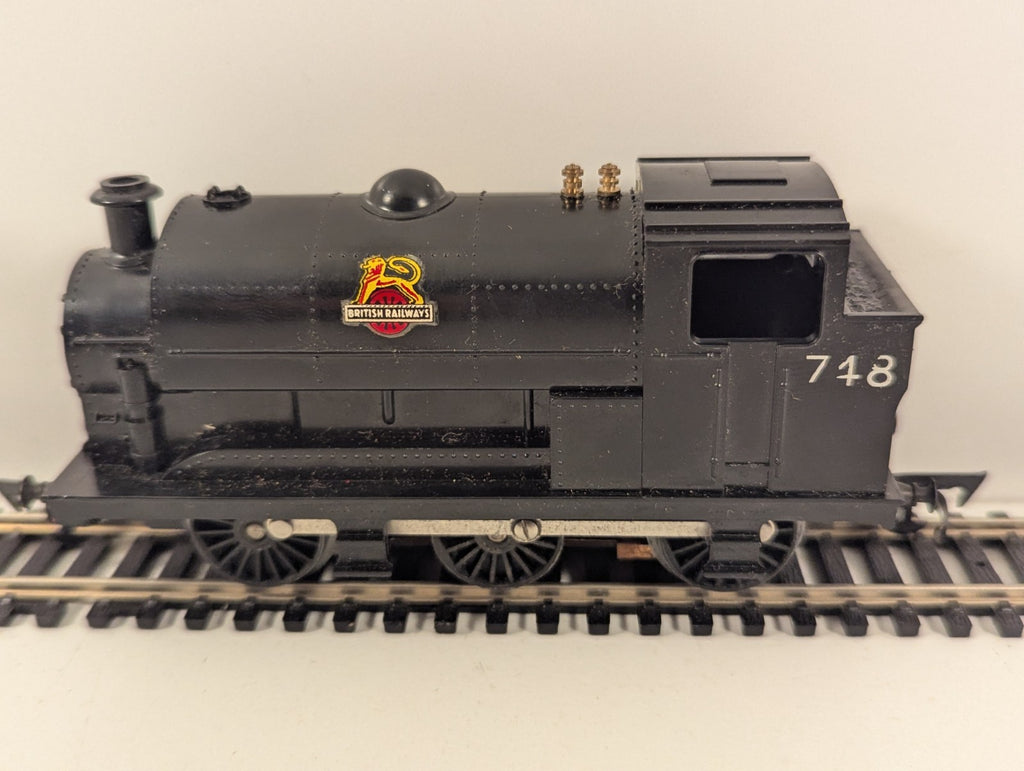 Tri-ang R153 OO Gauge 0-6-0 Saddle Tank Locomotive – Boxed