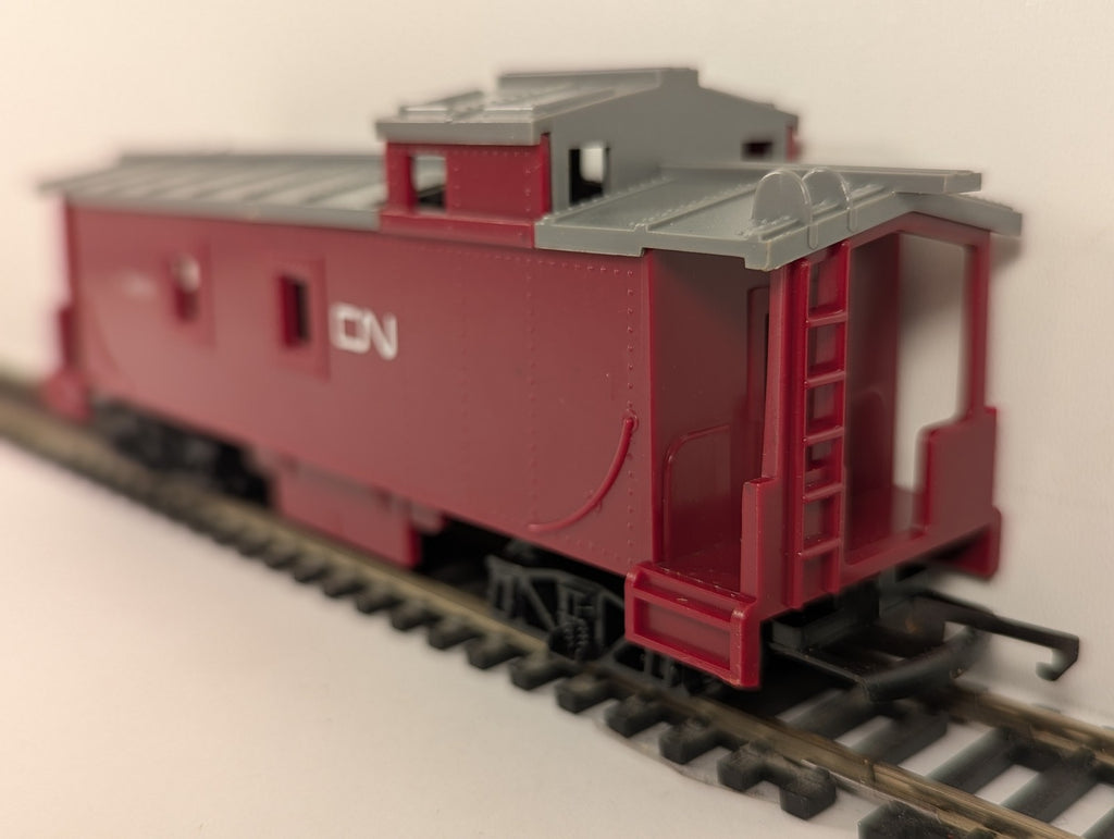 Hornby OO Gauge C.N. Caboose 7482 Canadian National Maroon R.1151