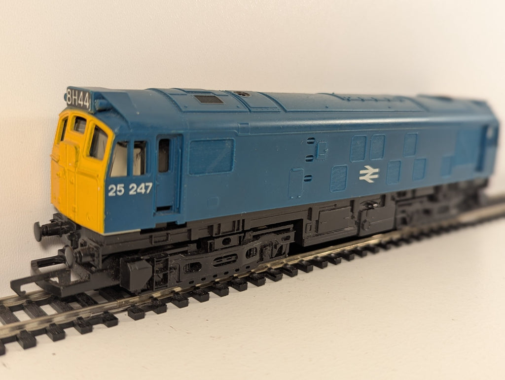 Hornby R068 OO Gauge Class 25 Diesel Locomotive 25247 – BR Blue – DCC Fitted