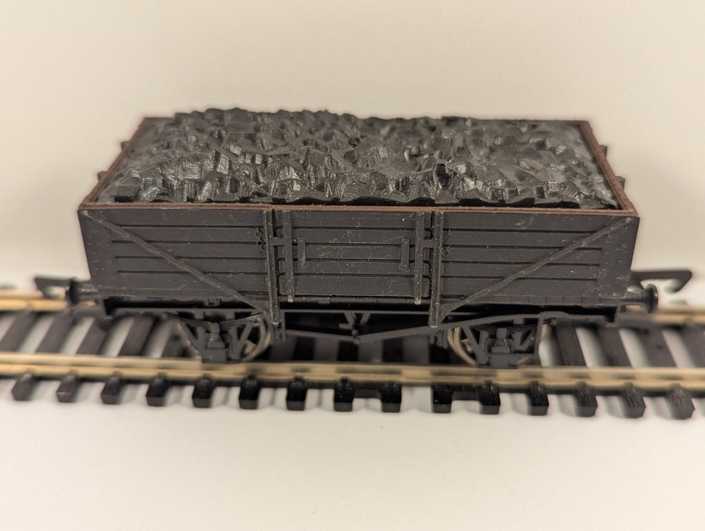 Dapol OO Gauge 7-Plank Open Wagon – Unpainted with Load