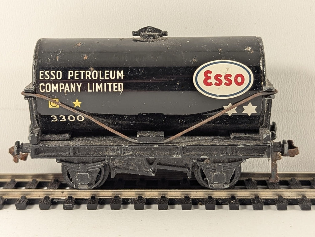 Hornby Dublo OO Gauge black Esso petrol tank wagon 3300 on model railway track