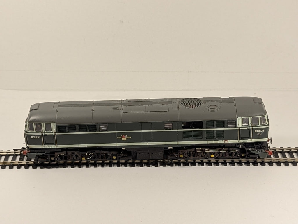 Hornby OO Gauge BR Class 31 Diesel Locomotive D5631 BR Green R2420