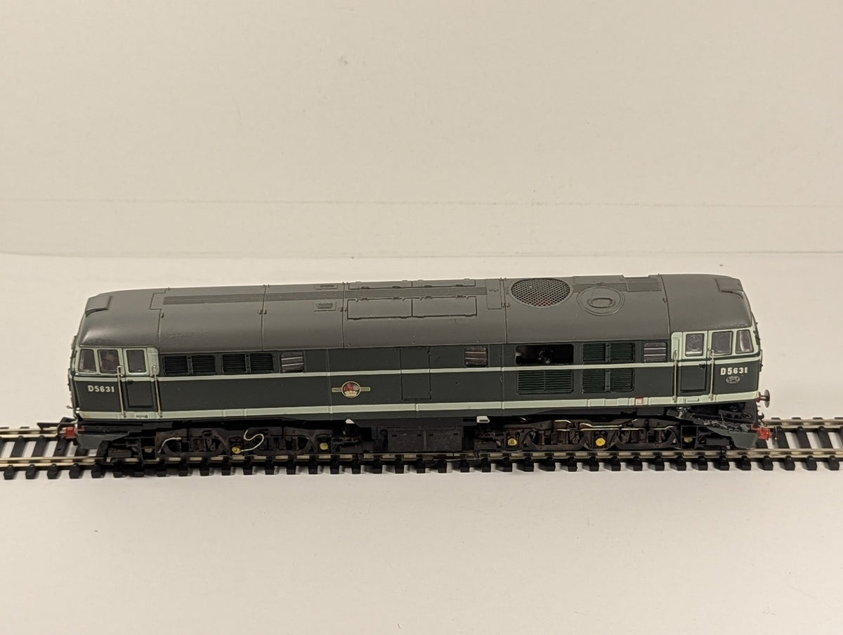 Hornby OO Gauge BR Class 31 Diesel Locomotive D5631 BR Green R2420