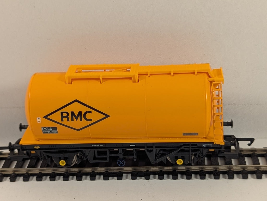 Hornby OO Gauge PCA Cement Wagon Goods Wagon RC 10045 RMC Orange