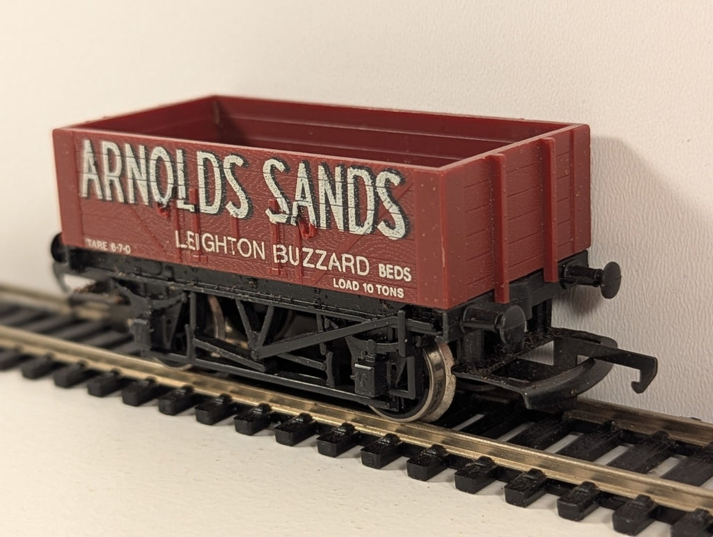 Hornby R097 OO Gauge Arnold Sands 5-Plank Wagon