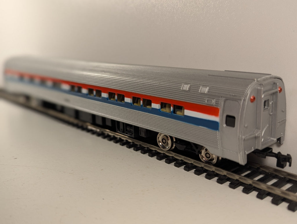 Bachmann Industries HO Scale Budd Amtrak Passenger Car 43-1017-05