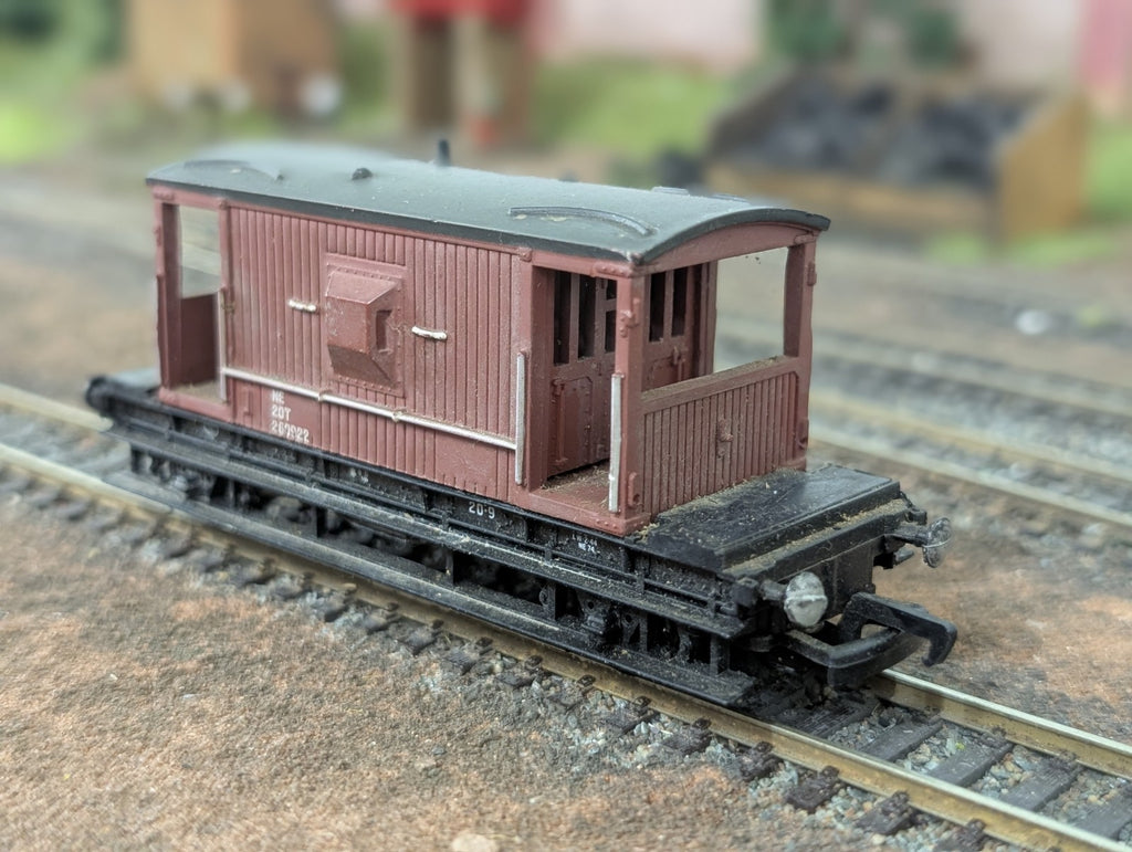 Bachmann 33-352 20 Ton 16ft. Standard Brake Van 260922 in NE Brown Livery