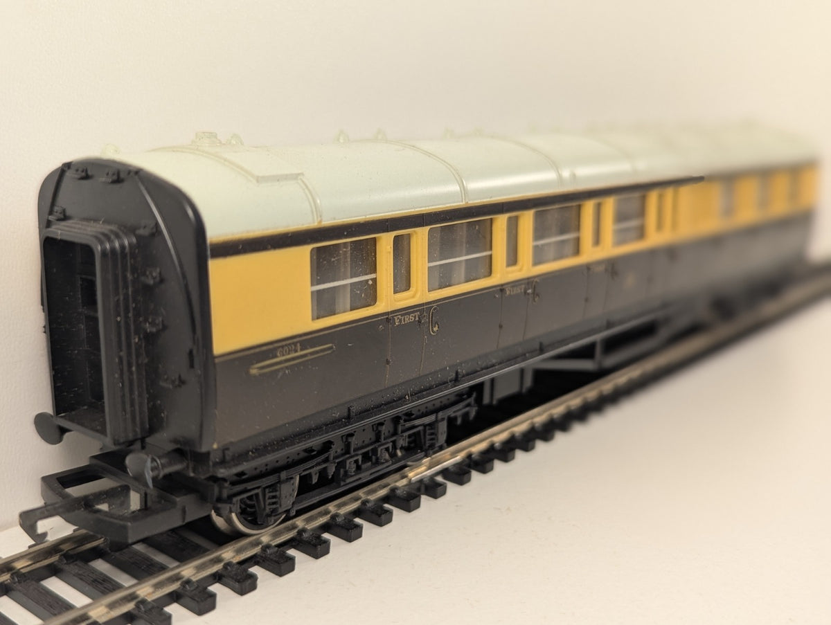 Hornby R456 OO Gauge GWR Composite Coach 6024 – Chocolate & Cream
