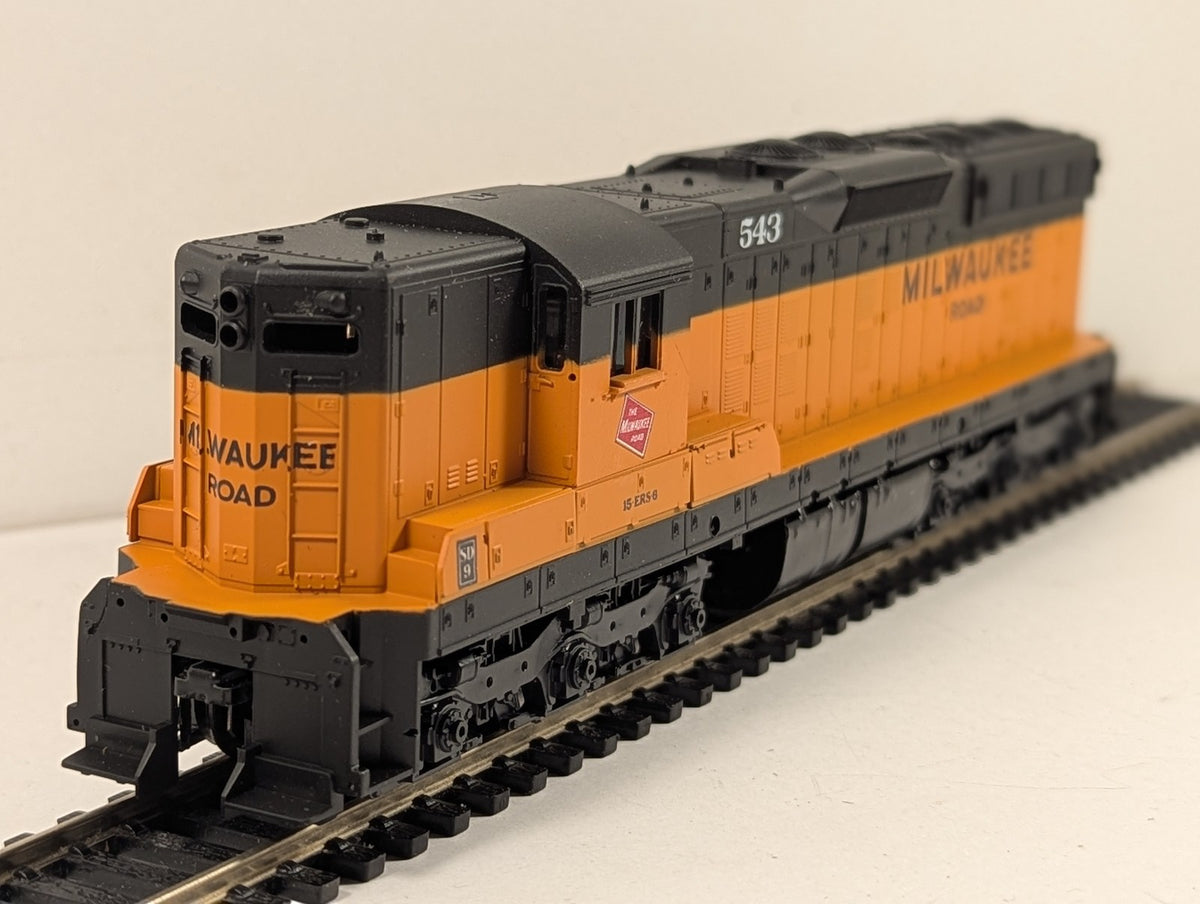 Athearn HO Gauge EMD SD9 Diesel Locomotive 543 Milwaukee Road Faulty