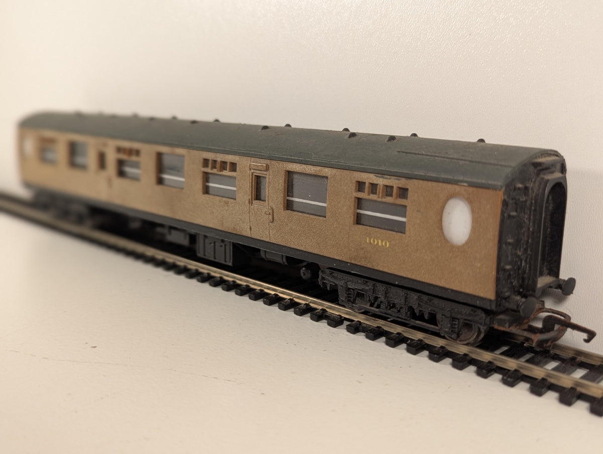 Hornby OO Gauge LNER Corridor Full Third Coach