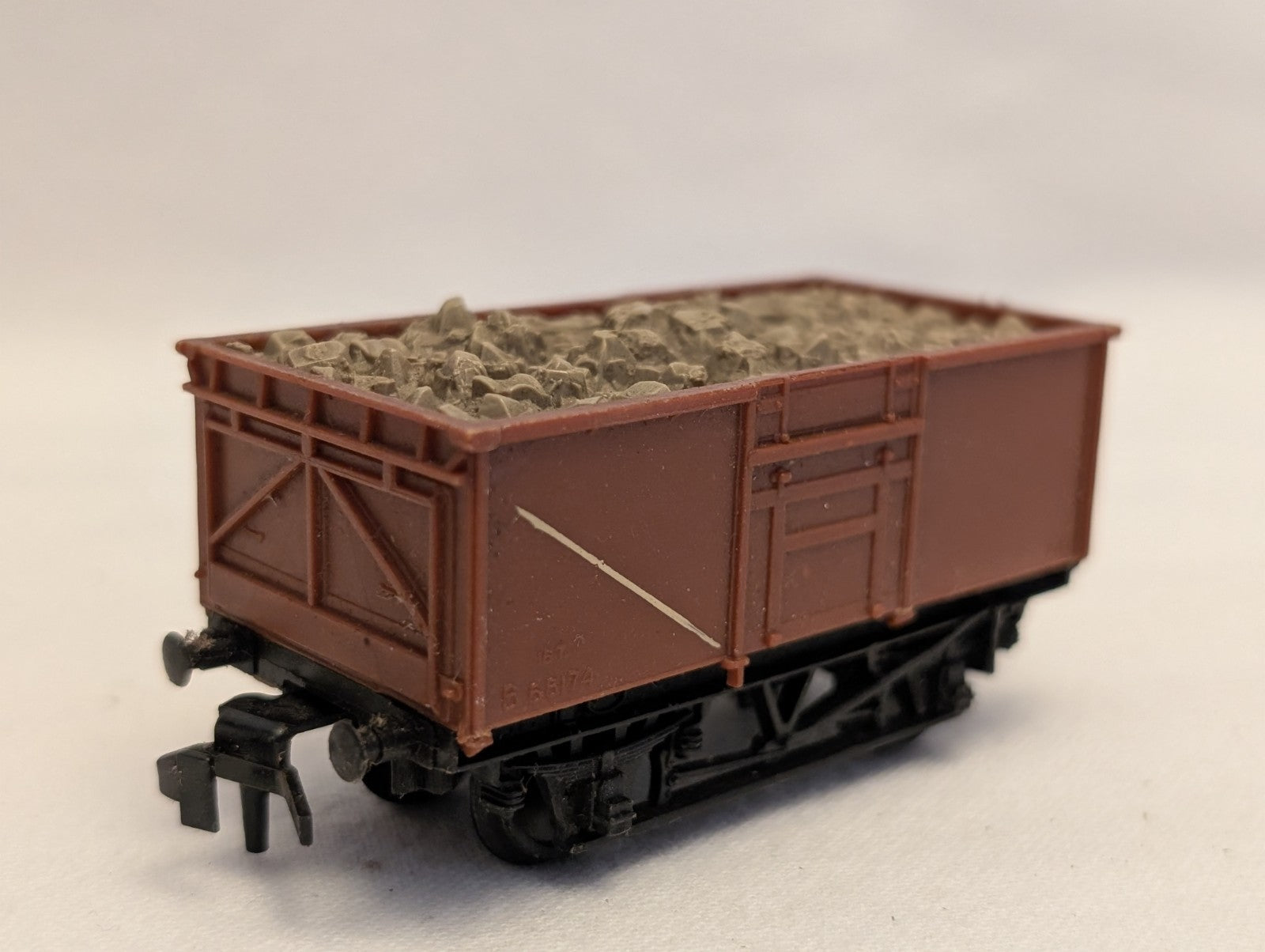 Trix OO Gauge 16-Ton Mineral Wagon Goods Wagon B68174 BR Bauxite