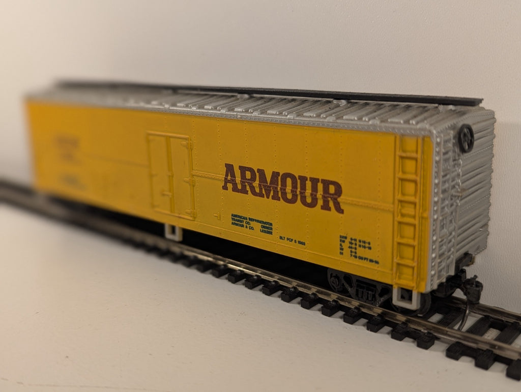 Model Power 9058 Armour Reefer Wagon ARLX 754 Yellow – HO Gauge