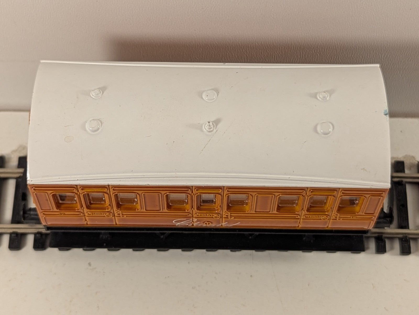 Hornby R112 Thomas the Tank Engine Clarabel 4-Wheel Passenger Coach