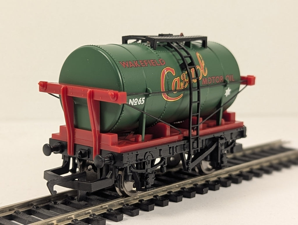 Hornby OO Gauge Castrol Tank Wagon 65 Wakefield Castrol R127