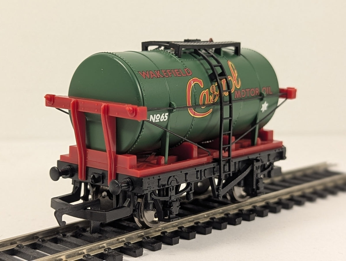 Hornby OO Gauge Castrol Tank Wagon 65 Wakefield Castrol R127
