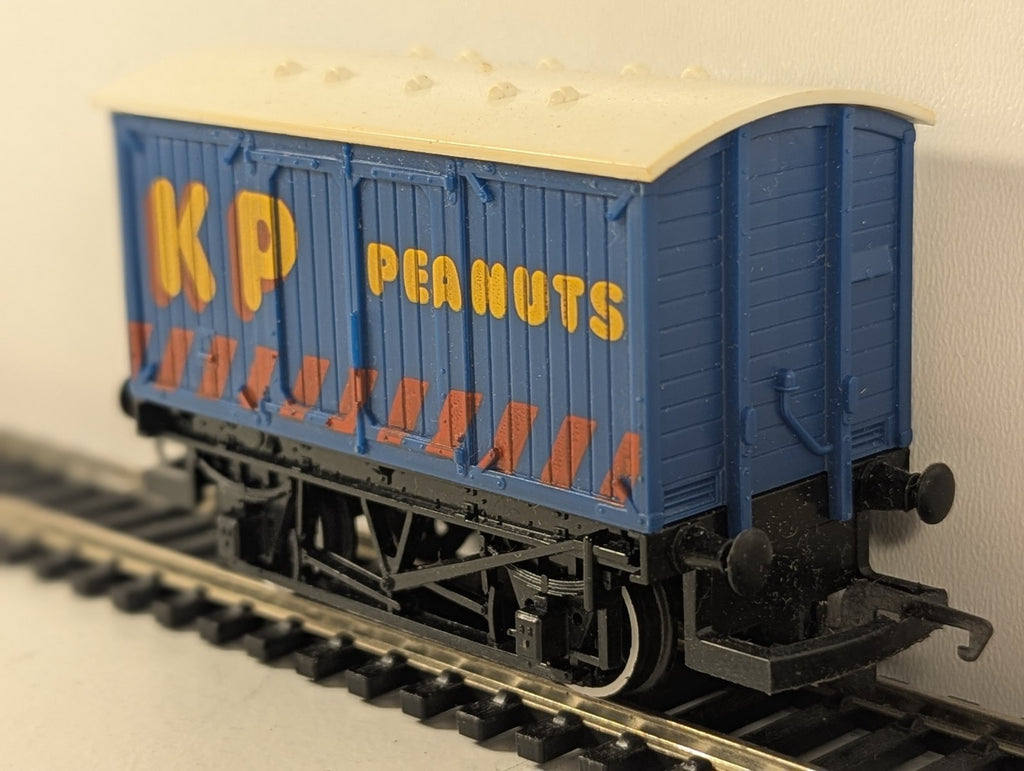 Hornby R001 OO Gauge KP Peanuts Vent Van