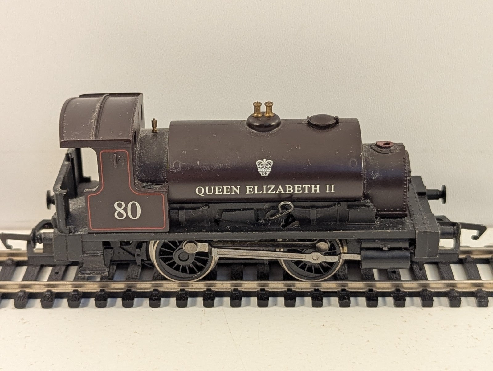 Hornby R2597 OO Gauge Queen Elizabeth II Collectors Club Missing Chimney