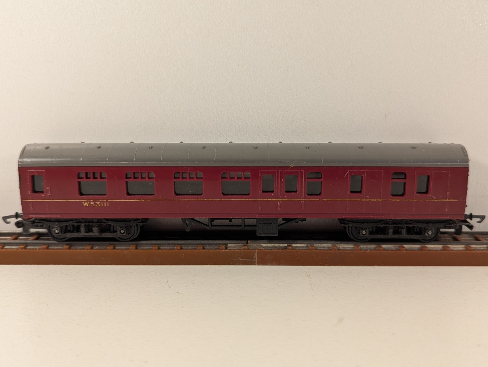 Tri-ang TT Gauge BR Mk1 Corridor Brake Coach