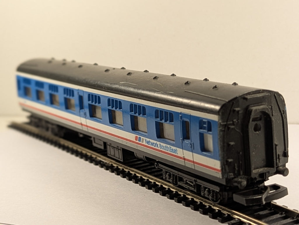 Lima OO Gauge BR Mk1 Corridor Coach Passenger Coach 18711 Network South East