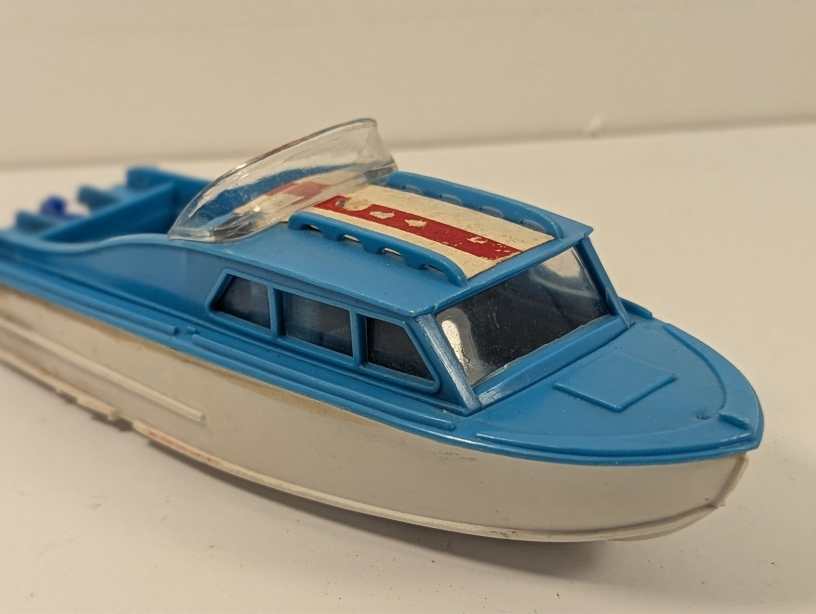 Corgi Toys 104 Dolphin 20 4 Berth Cruiser 1:43 Scale