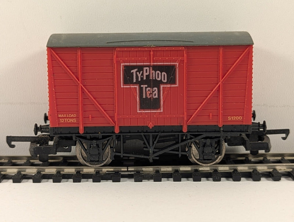 Lima OO Gauge Ty.Phoo Tea Box Van Goods Wagon S1200 Ty.Phoo Tea Red 30 5601 W