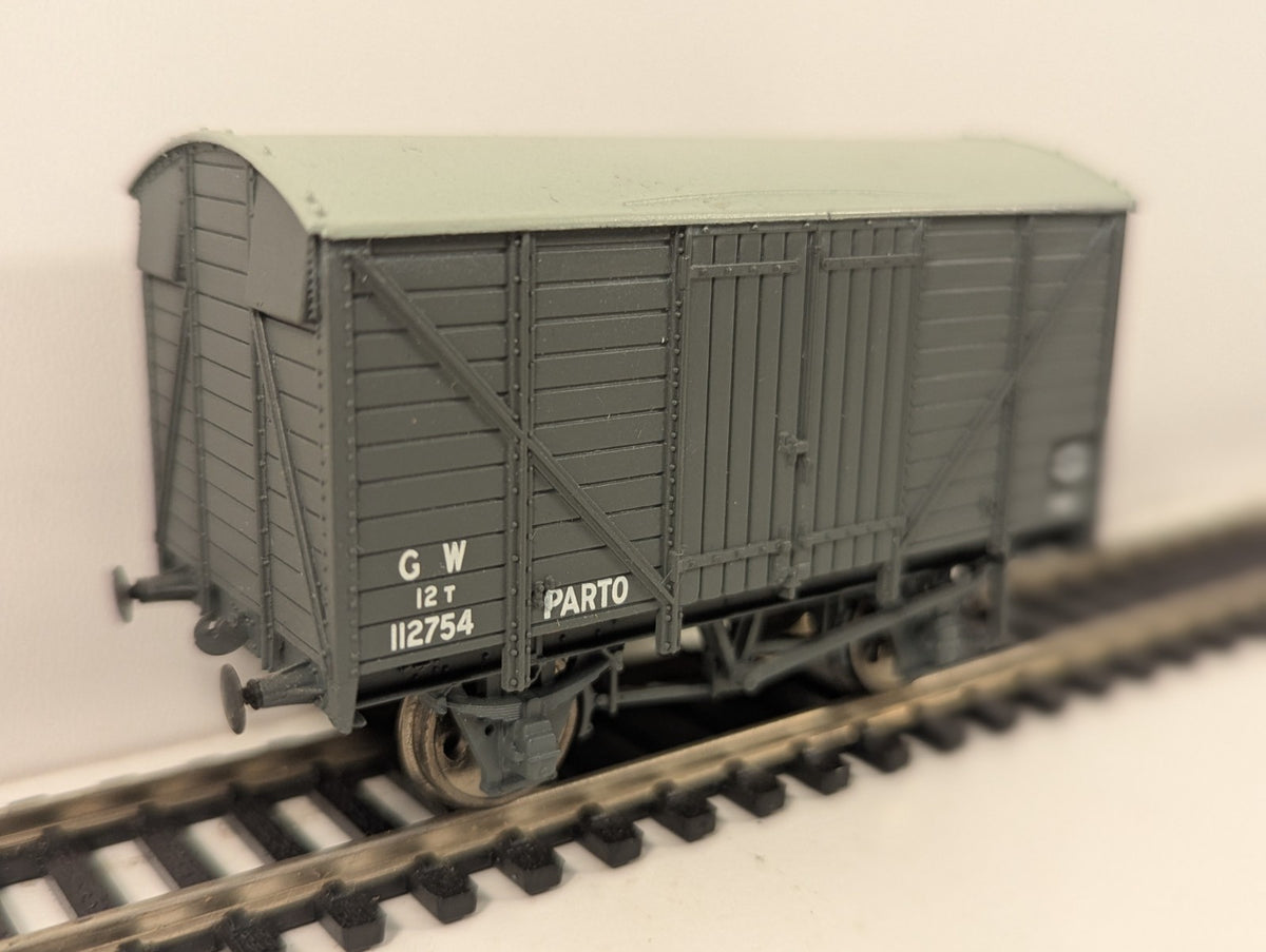 Bachmann OO Gauge GWR 12T Ventilated Van Parto Grey
