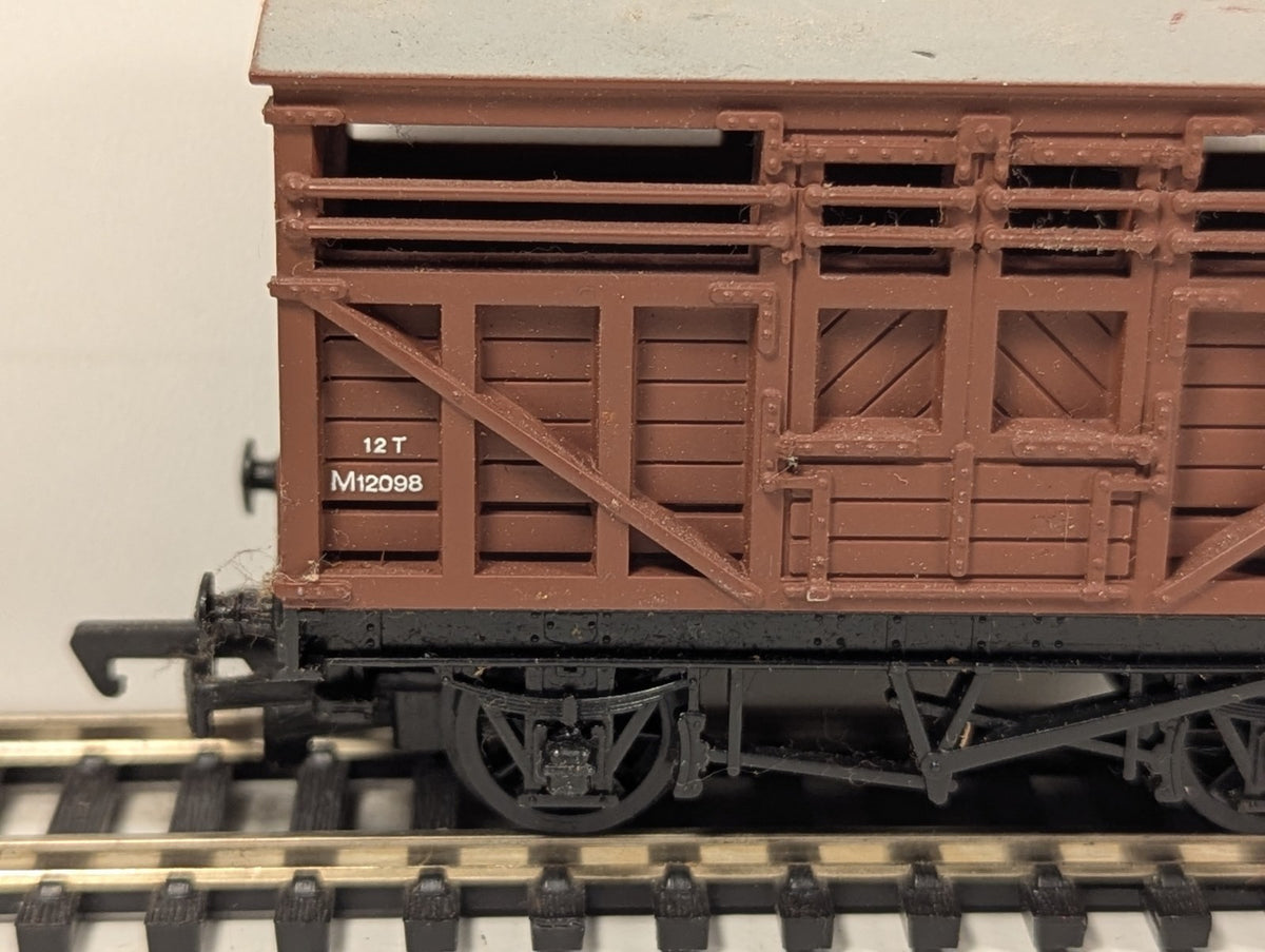 Mainline OO Gauge BR 12T Cattle Wagon