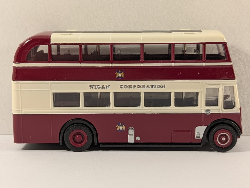 EFE 15801 Leyland PD1 Lowbridge Bus – Wigan Corporation Livery – 1:76 Scale