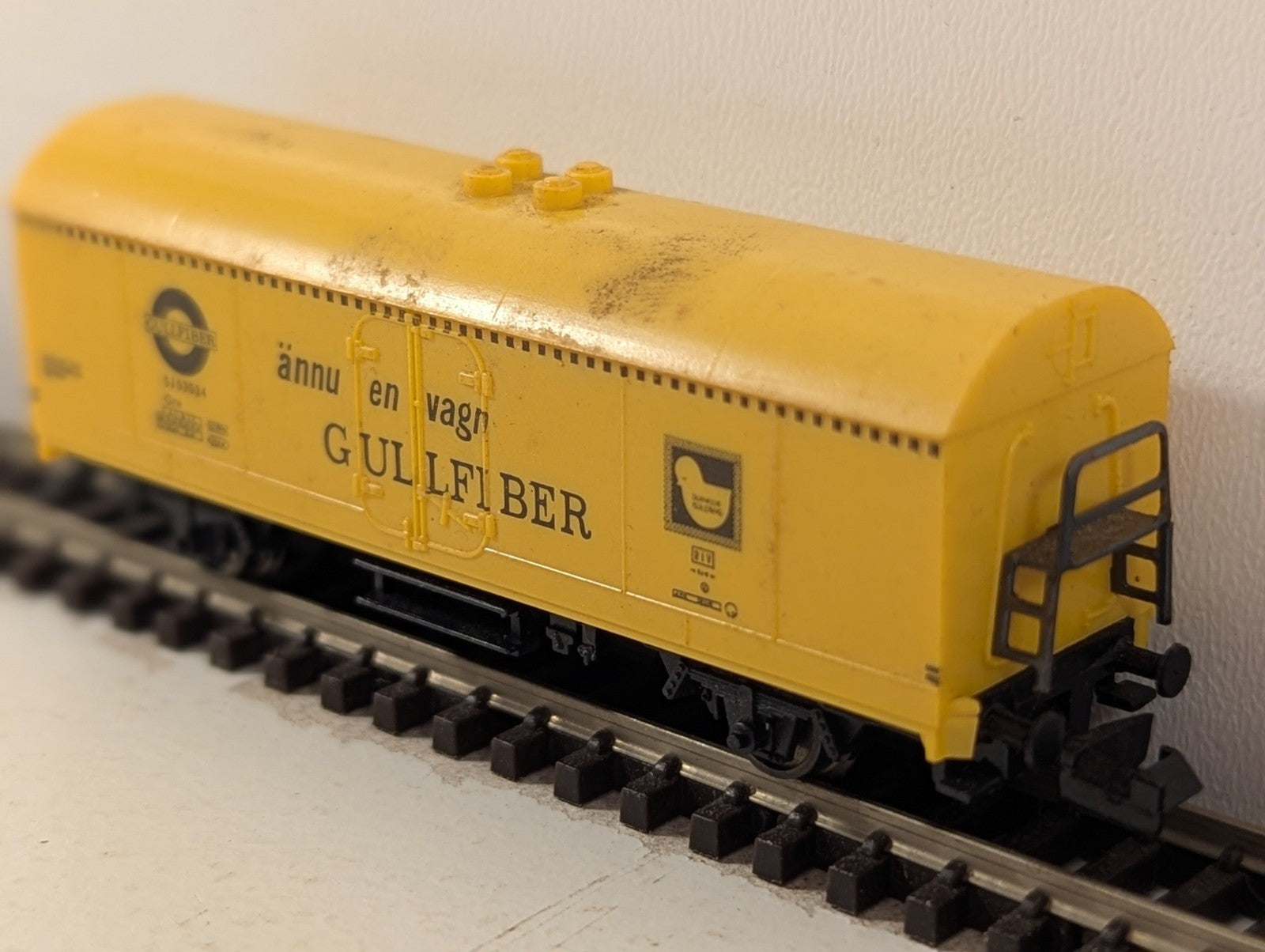 Fleischmann N Gauge Yellow Gullfiber Refrigerator Wagon