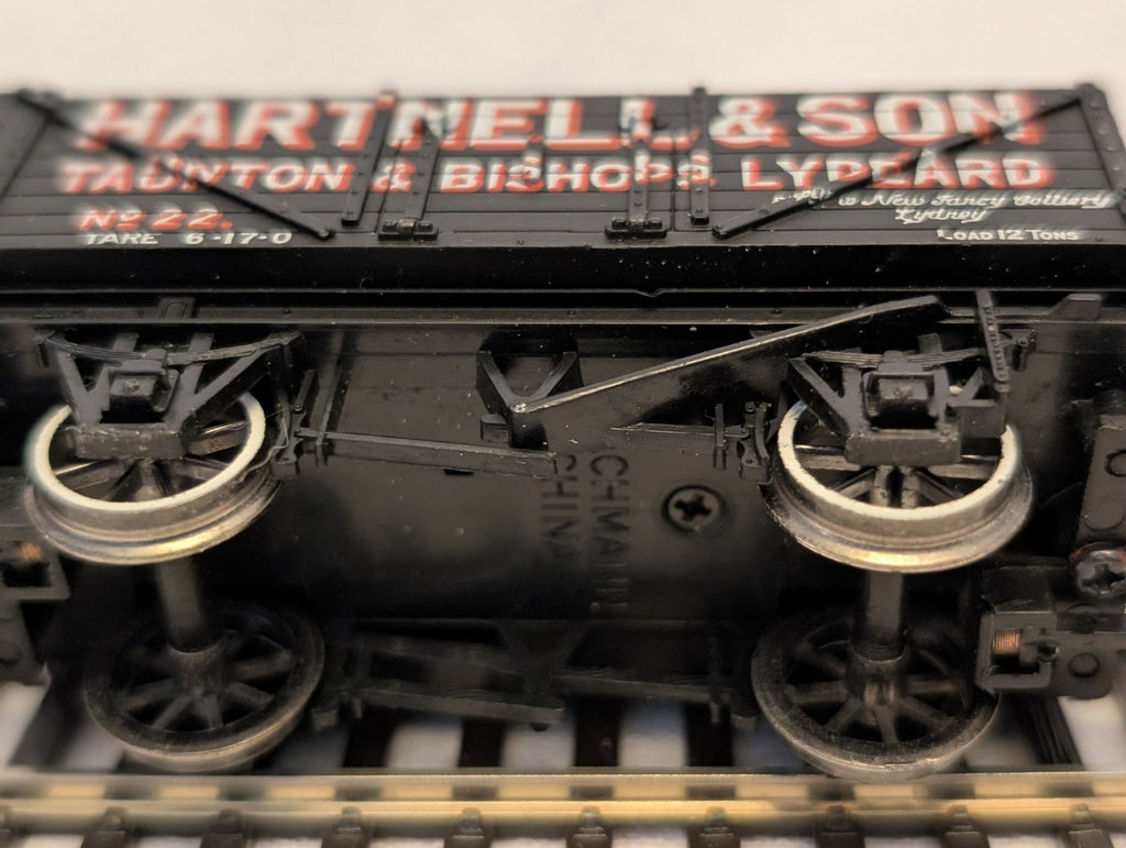 Bachmann OO Gauge 8 Plank Wagon Hartnell & Son Goods Wagon 22 37-11