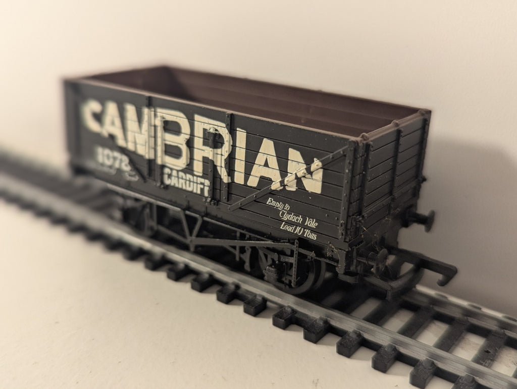 Mainline OO Cambrian Cardiff 7 Plank Wagon 1078