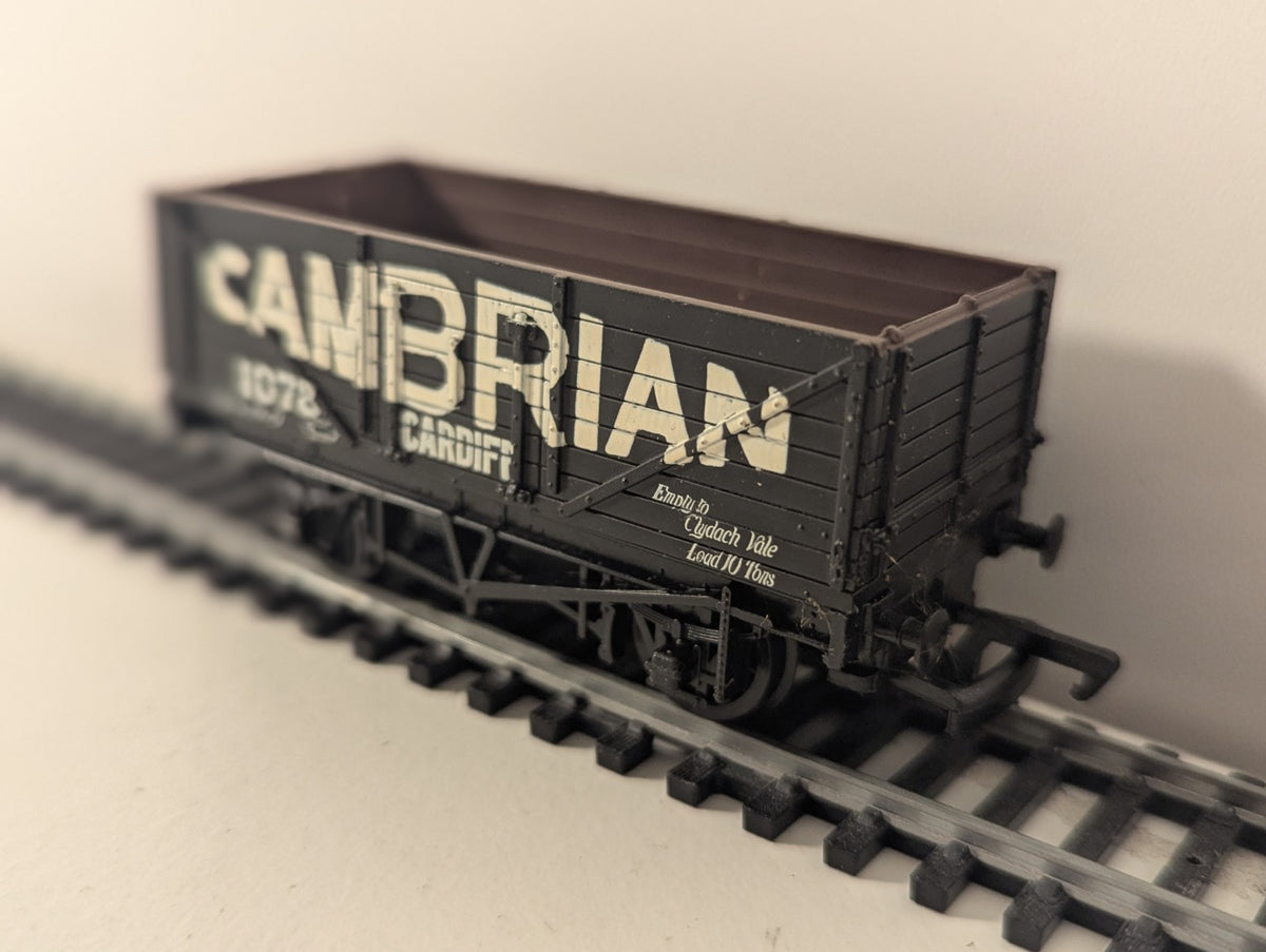 Mainline OO Cambrian Cardiff 7 Plank Wagon 1078