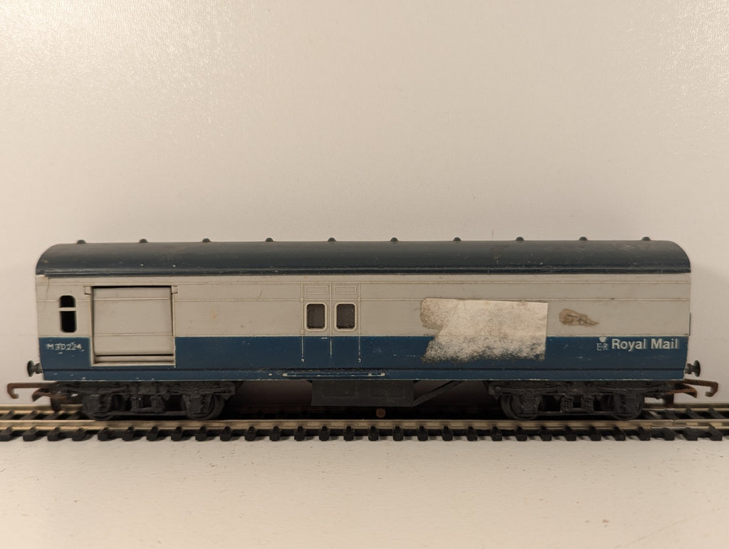 Tri-ang R23 OO Gauge Operating Mail Coach BR Blue & Grey